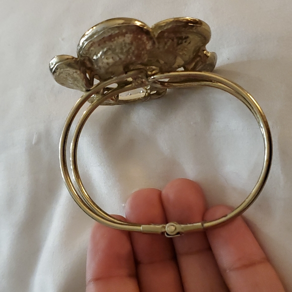 Flower Bracelet - Picture 4 of 8